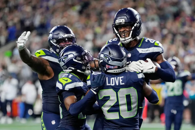 Seattle picks off Maye three times in win